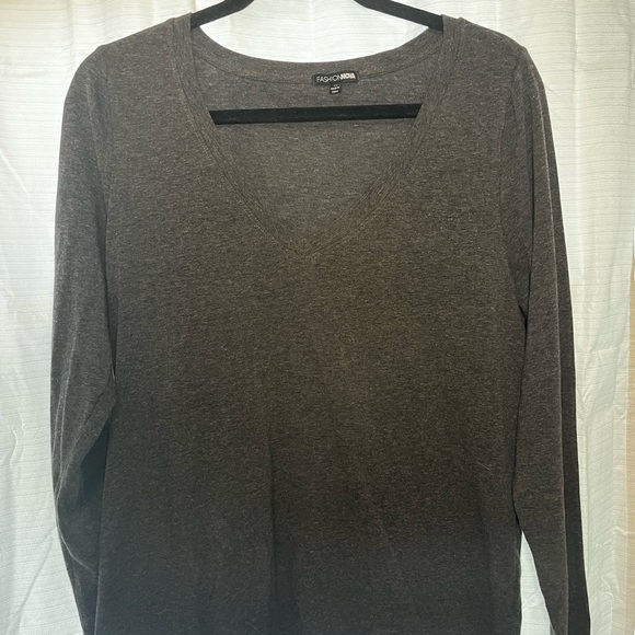 Fashion Nova Long Sleeved Tee - Picture 3 of 4